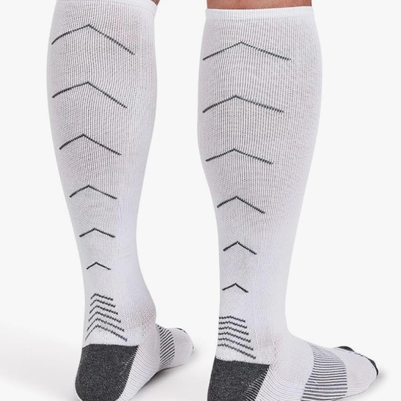 Tommie Copper Women’s 4 Pack Performance Compression Over the Calf Socks - Picture 1 of 5